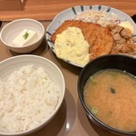やよい軒 - チキン南蛮としょうが焼の人気コンビ定食 1,240円