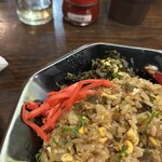 長浜らーめん - 卓上の紅生姜と辛子高菜❗️