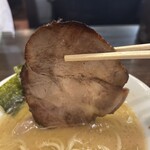 長浜らーめん - でっかいチャーシュー❗️