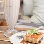 GREENROOM - キャラメルのムースケーキ
えらんでフロート アイスカフェラテ