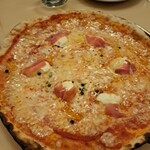 ピッツェリア・ロマーナ・イル・ペンティート - ペンティート～モッツァレラ、マスカルポーネ、グリーンペッパー、生ハムプロシュート