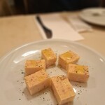 ピッツェリア・ロマーナ・イル・ペンティート - ポレンタ コーンミール～合鴨ローストチップ入りのとうもろこし冷製スティック。