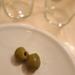 ピッツェリア・ロマーナ・イル・ペンティート - トラーパニオリーブ～鮮やかな緑色が美しく、まろやかな味わいの上質オリーブ。