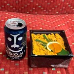 三陸リアス亭 - ■うに弁当￥2,500：蒸しウニの濃厚な旨みと磯の香りが詰まった贅沢な一折。早朝、CVSで手にした「インドの青鬼」とともに、旅の朝だけに許されるささやかな背徳感を味わいながら、雄大な三陸の海を車窓に眺める朝食は、記憶に残る格別なひとときだった。