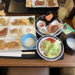 青森センターホテル - 焼き魚やアジフライなど魚介類が美味しかったです♡とても1回ではトレイに乗り切れないほどの種類のお料理を提供されているので、この写真はほんの一部だけです。^ - ^♡