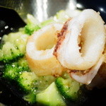 わさ - 白イカの揚げ物、ブロッコリーの油炒め添え