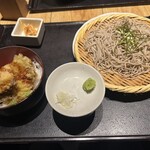 ぬる燗佐藤 - セットにきんぴらの小皿が付きます