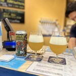 BEN'S SLOP SHOP - カウンターでお支払いを済ませると
お店の方が2つのグラスに
泡まで美味しそうに注いでくださいました♪(*´ω｀*)