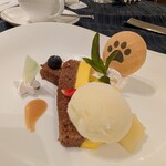 ルシアン - ショコラマンゴーのムースケーキとパインのシャーベット