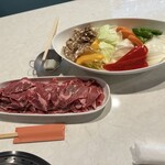 千田亭 - 3人前と野菜3皿中の一皿