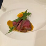 ルシアン - 
黒毛和牛のローストビーフ　グレービーソース