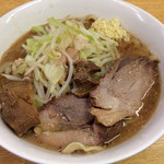 ラーメン二郎 - ラーメン 700円　麺半分・ヤサイ少なめ・ニンニクアブラ