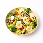 たまごと胡桃の具沢山サラダ