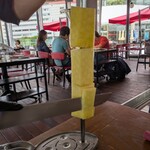 RIO GRANDE GRILL 横浜ベイクォーター - 焼いたパイナップルも、塊で持ってきてくださいます。