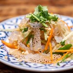 アガリコオリエンタルビストロ - 2025.10 生クラゲと青パパイヤのソムタム（1,029円）