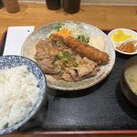 お食事処 北の屋 - ミニ生姜焼きとエビフライ（ご飯お代わり可）
980円