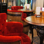 The Court - 樽でできた、ソファー