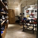 The Court - ビル内の、帽子屋さん