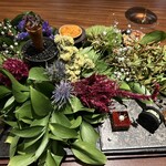 ラ カンロ - シグネチャープレート
      オニオングラタンスープマシュマロ　自家製コンビーフ　フルーツトマトコーティング　雲丹タルト、イカ墨揚げパン　マグロタルタルのコルネなど9種