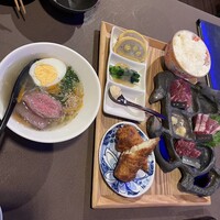 馬刺しと焼き鳥 グルマン三年坂 - 