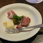 ザ・バー・カサブランカ - チャーム(生ハム、ローストビーフ、チーズ)