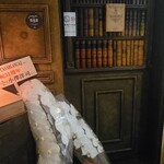 ザ・バー・カサブランカ - 入口からもう素敵ですよね♡祝31周年のお花も♡