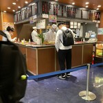 又こい家 - 立食いと周りのテーブルでいただけます♪