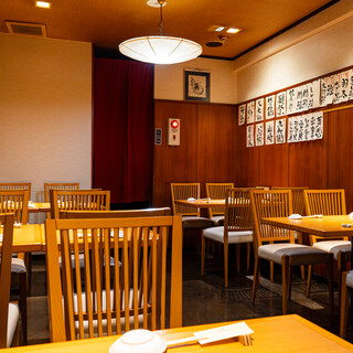 【２Ｆ】テーブル席　4名様以上の団体様もご入店いただけます