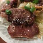 横浜 青葉餃子 - 国産豚タン塩ガーリック炒め