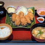 大戸屋 - 料理写真:大戸屋 西葛西北口店 大粒牡蠣フライ6個 1,680円 白ごはん少な目 −20円 ＋ いろいろ茸となめこ汁変更 230円（共に税込）