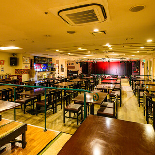 150名収容の広々とした店内。すべてテーブル席の全席禁煙。団体のお客様も！