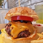 cafe STUDIO - ガーリックバターチーズメルトバーガー