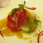 シェ・イノ - 蕪で覆ったオマール海老と・・・