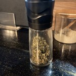 ラーメン・豚足 太吉 - ミル付き山椒