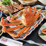 魚山亭 - 活松葉ガニコース(茹でガニ付き)    内容 カニ刺し、カニ天麩羅、焼きガニ、、甲羅焼き、茹でガニ、カニ鍋、雑炊  価格は時価となりますのでお電話でお問合せ下さい。        