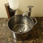 家系ラーメン とらきち家 - 「とらきち家」手洗い場が何気にオシャレ！