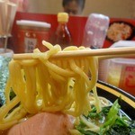 家系ラーメン とらきち家 - 「とらきち家」麺は王道家の自家製麺