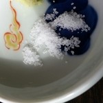 石臼挽き蕎麦香房 山の実 - 塩をアップで撮ってみました