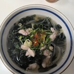 三勝 - かしわうどん500円＋わかめトッピング120円