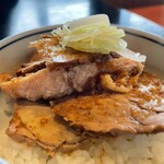 ヱビスヤ - 絶品チャーシュー丼　ご飯熱々のうちにバクバク行きたい絶品めし