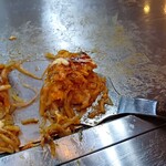 お好み焼 三幸 - コテ使い