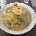 ちゃんぽんの店 天天 - 料理写真:ちゃんぽん800円、大盛り+200円