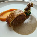 サンシャイン クルーズ・クルーズ - 肉料理、牛のパイ包み焼き