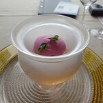 サンシャイン クルーズ・クルーズ - アミューズ、ローストビーフとビーツのフォンダン