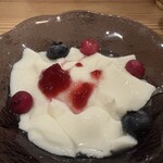 渋・辰野館 - 寒天杏仁豆腐