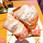 炭火串焼 焼き鳥×野菜巻き串 もちの木 - 野菜串チーズフォンデュ鍋のしいたけ肉巻き串