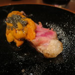 鳥茂 - 牛のサーロイン、雲丹のせ