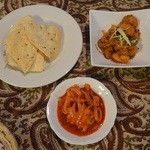 サティヤム - パパド、プロンペッパーフライ、辛い玉ねぎ