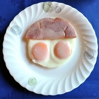 メインダイニングルーム 三笠 - 子供の顔みたいなハムエッグ(笑)