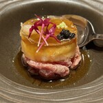 牛の達人 - 海鮮和牛ユッケ〜コンソメのジュレ〜混ぜていただきます。炙りユッケ、ホタテ、エビ、キャビア♡